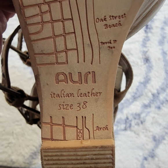 Auri Tan two tone Wedges size 38 or 8 - Picture 3 of 4